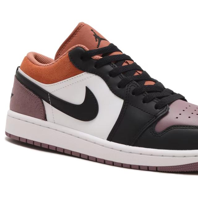 [ナイキ] エア ジョーダン 1 ロー SE [AIR JORDAN 1 LOW SE] ホワイト/スカイJ オレンジ/スカイJモーブ/ブラック FB9907-102 ナイキジャパン正規品