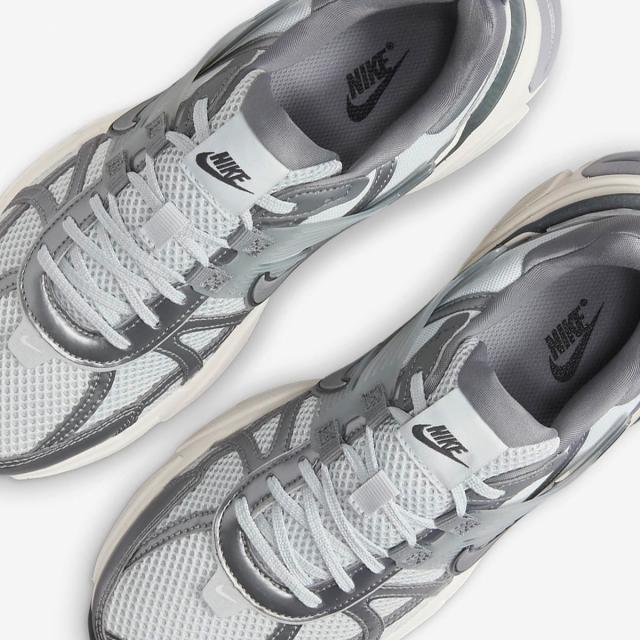 nike V2K ラン W / ピュアプラチナ:ウルフグレー:クールグレー ナイキ V2K ラン ピュアプラチナ ウルフグレー (ウィメンズ