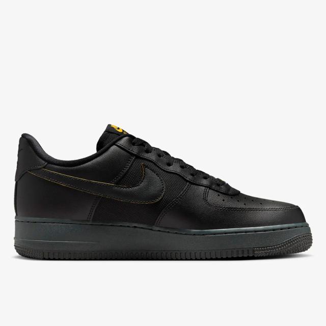 [ナイキ] エア フォース 1 '07 [AIR FORCE 1 '07] ブラック/ダークスモークグレー/ユニバーシティゴールド FZ4617-001 日本国内正規品 ローカット