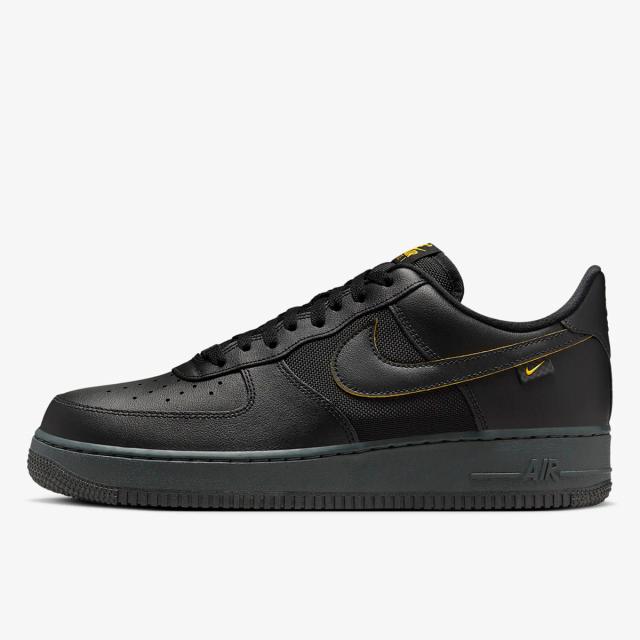 [ナイキ] エア フォース 1 '07 [AIR FORCE 1 '07] ブラック/ダークスモークグレー/ユニバーシティゴールド FZ4617-001 日本国内正規品 ローカット