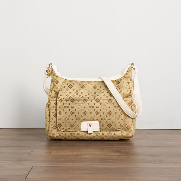 【送料無料】クレア　トラベラー　ショルダーバッグ　ＣＲ７５８１０−Ｇ　ＣＲ７５８１０−Ｇ【ギフト館】の通販は 7,424円