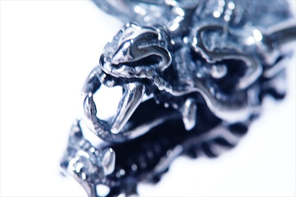 鋭い爪と角のブラック燻し調仕上げアレンジ鱗リアルドラゴン メンズステンレス ハードスタイルリングの通販はau Pay マーケット アクセサリー通販 Farice