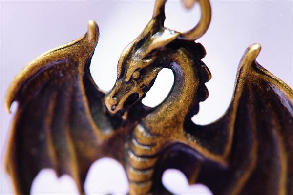 金製ドラゴン彫刻ペンダント K18 18金 オニキス 龍 ドラゴン