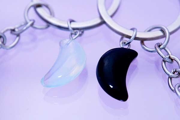 ペアキーホルダー 磁石でくっつく ミニハート モノトーン 白黒 ムーン