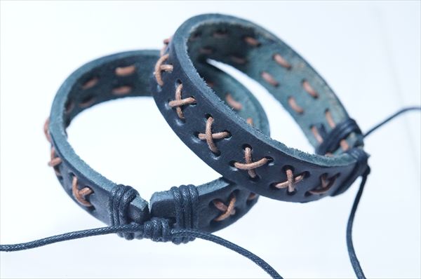 ブラッククロスデザインリストバンド