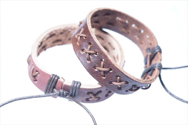 ブラッククロスデザインリストバンド