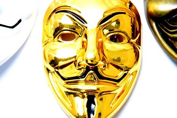 アノニマス 仮面 マスク キーホルダー ゴールド シルバー コッパー ホワイト の通販はau Pay マーケット 東京アクセサリー