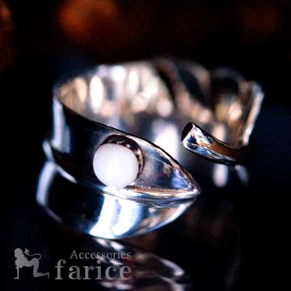 フェザー(羽)モチーフ ラウンドデザイン ハウライトワンポイント装飾 メンズ インディアンジュエリー シルバー925 リングの通販は 5,463円