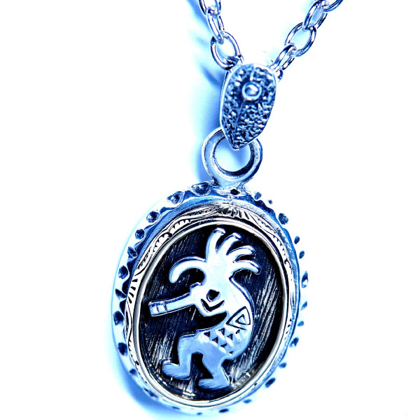 サンフェイス ココペリ925シルバー 彫刻入りバングル インディアン