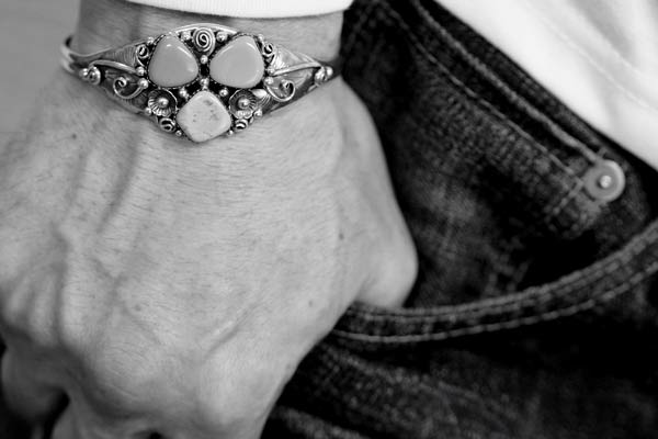 インディアンジュエリー バングル ブレスレット 天然石 ターコイズ リーフ 葉 フラワー 花 ツタ メンズ シルバー925の通販はau Pay マーケット 東京アクセサリー インディアンジュエリー バングル ブレスレット 天然石 ターコイズ リーフ 葉 フラワー 花 ツタ メンズ シルバー925の通販はau Pay マーケット 東京アクセサリー