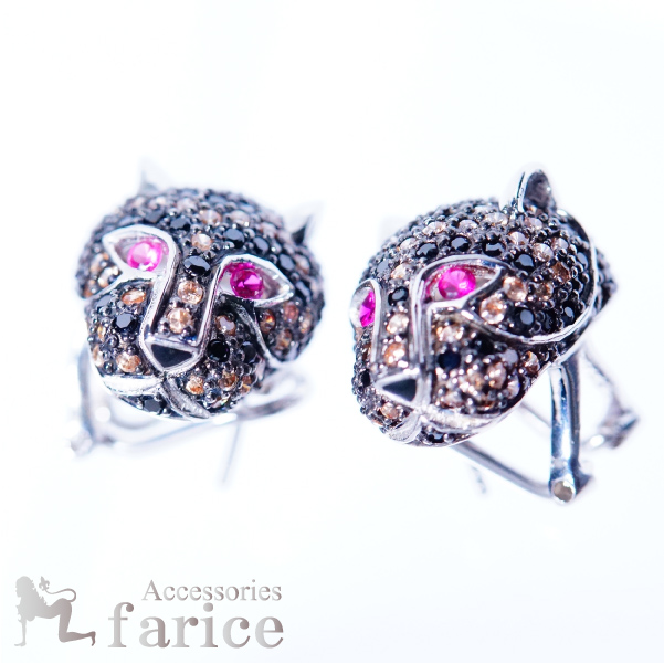 ガーネットアイ パンサーデザイン パヴェラグジュアリーピアス