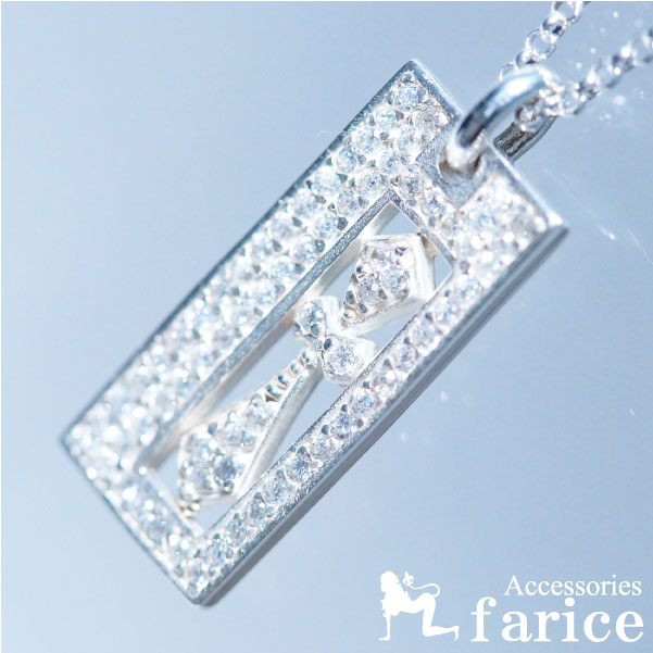 クロス 十字架 クリアジルコニア ライン装飾 プレート 白仕上げ シルバー925 ペンダント ネックレスの通販は 8,159円