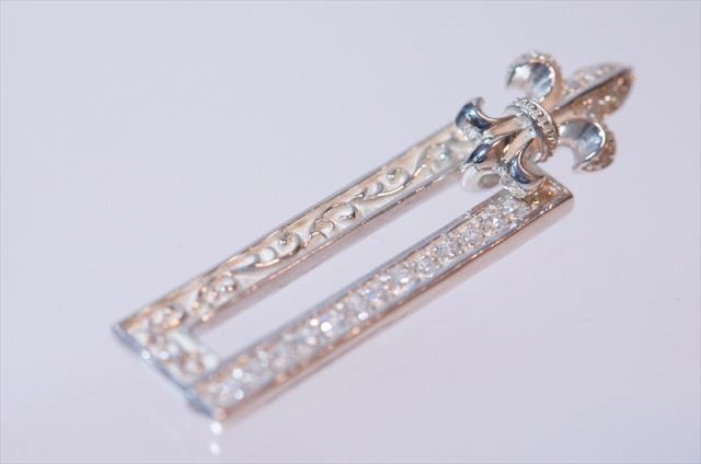百合の花の紋章 ツタ 透かしプレート クリアジルコニア 白仕上げ シルバー925 ペンダント ネックレス_2