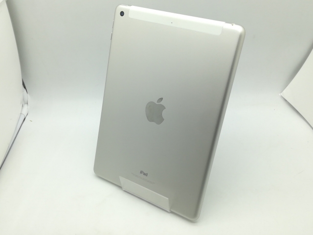 【中古】Apple docomo 【SIMロック解除済み】 iPad（第5世代/2017） 32GB シルバー MP1L2J/A【OSU301】保証期間１ヶ月【ランクA】