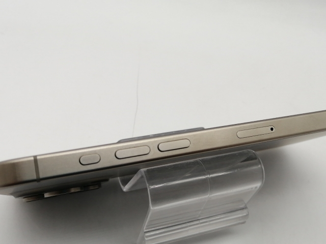 【中古】Apple 国内版 【SIMフリー】 iPhone 15 Pro Max 256GB ナチュラルチタニウム MU6R3J/A【大須2】保証期間１ヶ月【ランクA】