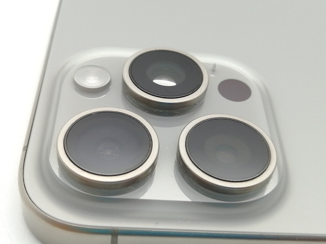 【中古】Apple 国内版 【SIMフリー】 iPhone 15 Pro Max 256GB ナチュラルチタニウム MU6R3J/A【大須2】保証期間１ヶ月【ランクA】