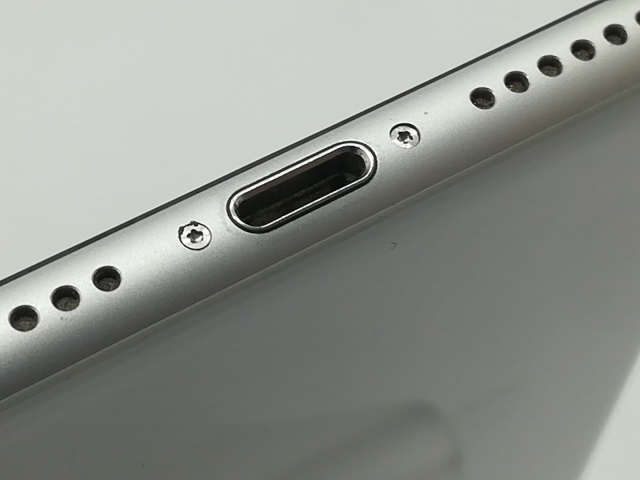 【中古】Apple 海外版 【SIMフリー】 iPhone SE（第2世代） 128GB ホワイト【OSU301】保証期間１ヶ月【ランクC】