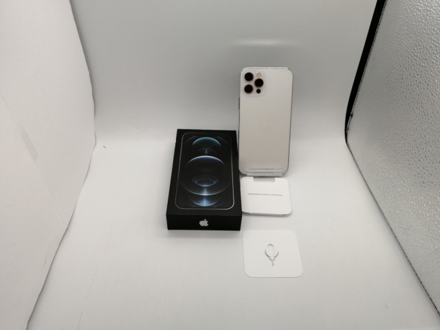 【中古】Apple iPhone 12 Pro 256GB シルバー （国内版SIMロックフリー） MGMA3J/A【OSU301】保証期間１ヶ月【ランクC】