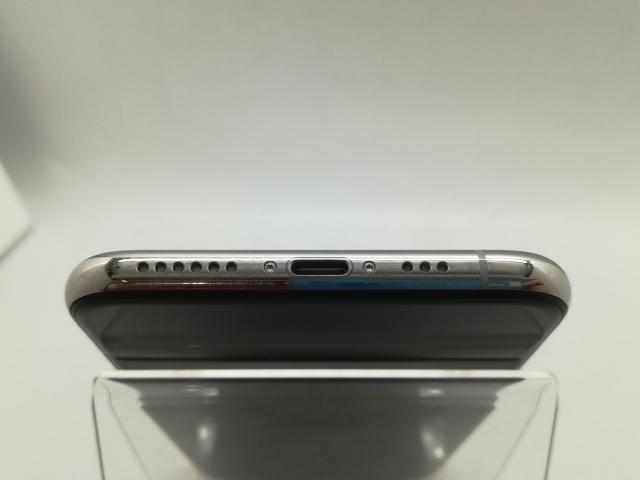 中古】Apple 国内版 【SIMフリー】 iPhone XS 64GB シルバー MTAX2J/A