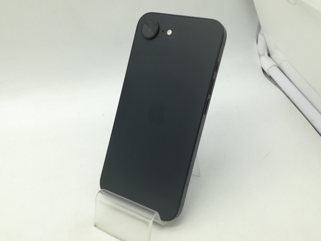 【中古】Apple 国内版 【SIMフリー】 iPhone 16e 256GB ブラック MD1T4J/A【OSU301】保証期間１ヶ月【ランクB】