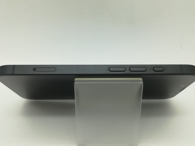【中古】Apple 国内版 【SIMフリー】 iPhone 16e 256GB ブラック MD1T4J/A【OSU301】保証期間１ヶ月【ランクB】_5