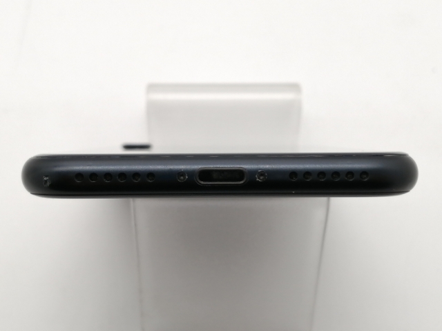 【中古】Apple docomo 【SIMフリー】 iPhone SE（第3世代） 64GB ミッドナイト MMYC3J/A【OSU301】保証期間１ヶ月【ランクB】_4