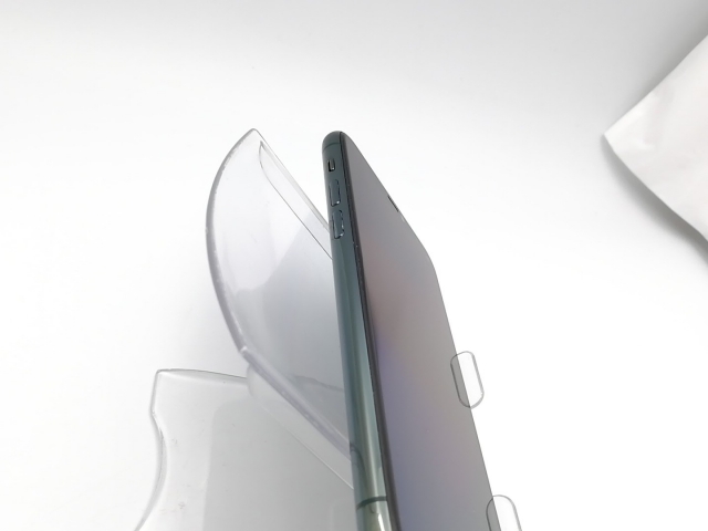 【中古】Apple au 【SIMロック解除済み】 iPhone 11 Pro 256GB ミッドナイトグリーン MWCC2J/A【ECセンター】保証期間１ヶ月【ランクB】_2