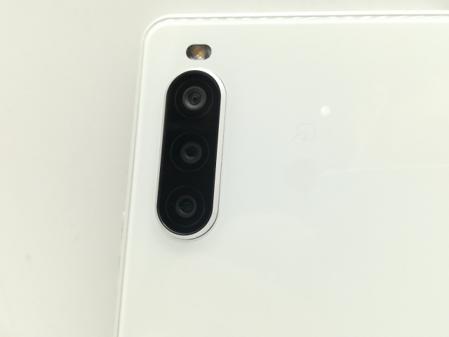 【中古】SONY au 【SIMロック解除済み】 Xperia 10 II ホワイト 4GB 64GB SOV43【OSU301】保証期間１ヶ月【ランクB】_1