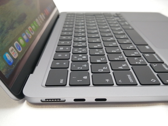 【中古】Apple MacBook Air 13インチ M2(CPU:8C/GPU:8C) 8GB/256GB スペースグレイ MLXW3J/A (M2,2022)【ECセンター】保証期間１ヶ月【ランクB】