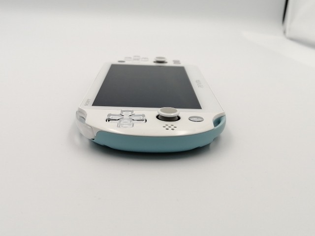 Amazon.com: PlayStation Vita Wi-Fi Light blue/White PCH