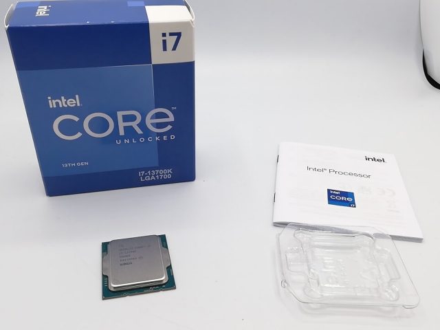 【中古】Intel Core i7-13700K(3.4GHz) Box LGA1700/16C(P:8C/E:8C)/24T/L3 30M/UHD 770/PBP125W【ECセンター】保証期間１週間