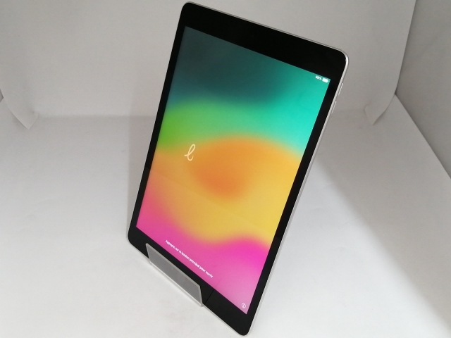 iPad 第9世代 64GB シルバー Wi-Fiモデル 品 タブレット 【美品】 iPad 第9