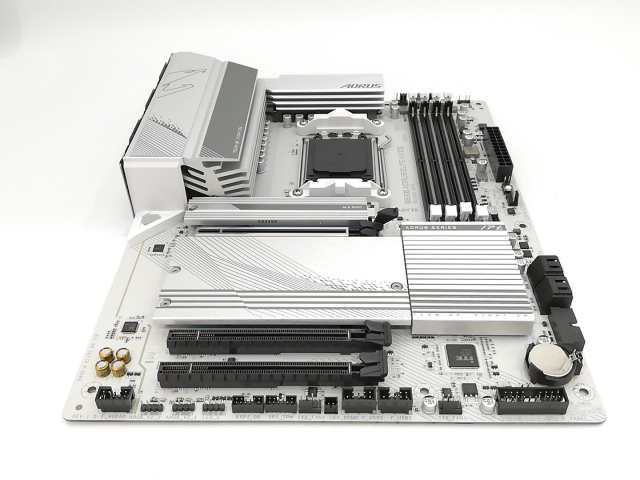 【中古】GIGABYTE B650 AORUS ELITE AX ICE B650/AM5/ATX【ECセンター】保証期間１週間