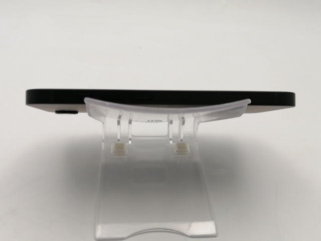 【中古】Apple 国内版 【SIMフリー】 iPhone 16e 128GB ブラック MD1Q4J/A【ECセンター】保証期間１ヶ月【ランクB】