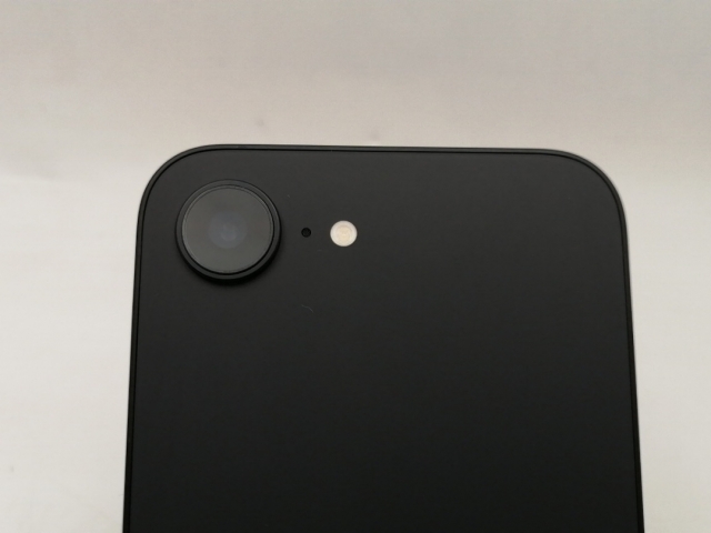 【中古】Apple 国内版 【SIMフリー】 iPhone 16e 128GB ブラック MD1Q4J/A【ECセンター】保証期間１ヶ月【ランクB】