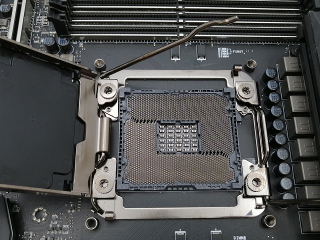 【中古】MSI X99A GAMING PRO CARBON X99/LGA2011-v3(DDR4)/M.2(x4)/SATA Express/USB 3.1/ATX【ECセンター】保証期間１週間_4