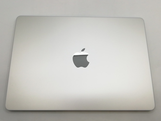 中古】Apple MacBook Air 13インチ M2(CPU:8C/GPU:8C) 8GB/256GB