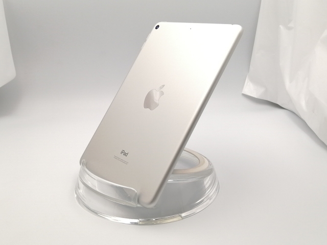 iPad mini 第5世代 wi-fi 64GB 2019 シルバー ケース付 Apple iPad