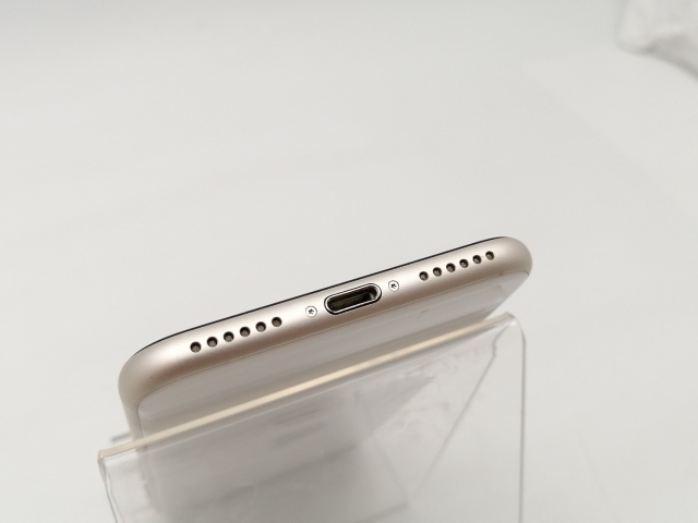 【中古】Apple au 【SIMフリー】 iPhone SE（第3世代） 128GB スターライト MMYG3J/A【ECセンター】保証期間１ヶ月【ランクA】_4