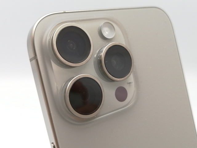 【中古】Apple docomo 【SIMフリー】 iPhone 15 Pro Max 256GB ナチュラルチタニウム MU6R3J/A【ECセンター】保証期間１ヶ月【ランクA】_2