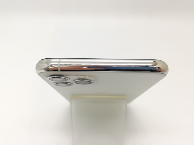 【中古】Apple SoftBank 【SIMロック解除済み】 iPhone 11 Pro 64GB シルバー MWC32J/A【秋葉4号】保証期間１ヶ月【ランクC】_2