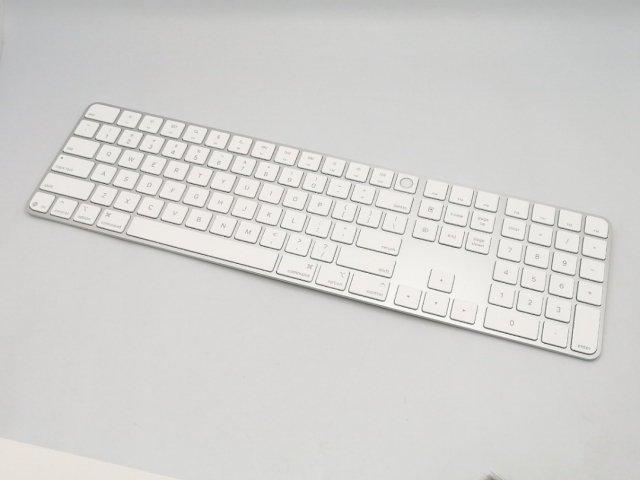 【中古】Apple Magic Keyboard（2024/USB-C/テンキー付き/ホワイトキー/Appleシリコン搭載Mac用Touch ID）- 英語(US) MXK73LL/A【ECセンター】保証期間１週間
