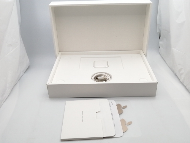 【中古】Apple MacBook Air 13インチ M2(CPU:8C/GPU:10C) 8GB/512GB スターライト MLY23J/A (M2,2022)【ECセンター】保証期間１ヶ月【ランクB】_7