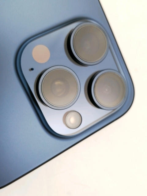 【中古】Apple 国内版 【SIMフリー】 iPhone 15 Pro Max 512GB ブルーチタニウム MU6X3J/A【ECセンター】保証期間１ヶ月【ランクA】