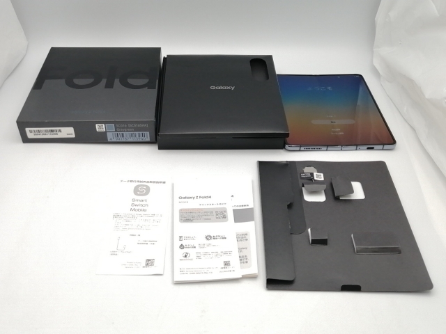 【中古】SAMSUNG au 【SIMフリー】 Galaxy Z Fold4 12GB 256GB SCG16 グレイグリーン【ECセンター】保証期間１ヶ月【ランクB】_7