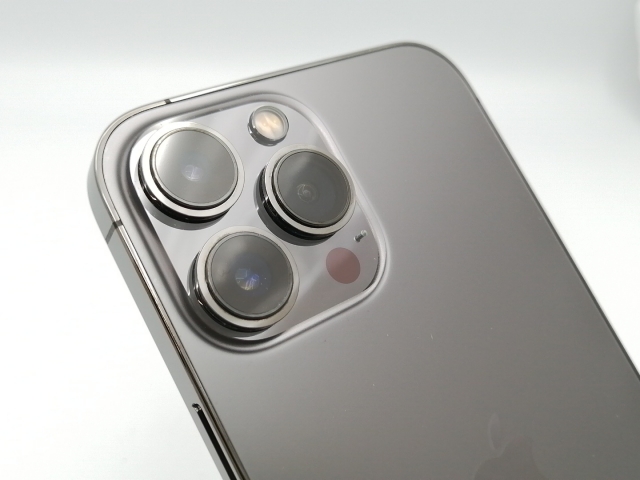 【中古】Apple docomo 【SIMフリー】 iPhone 13 Pro Max 128GB グラファイト MLJ43J/A【ECセンター】保証期間１ヶ月【ランクB】