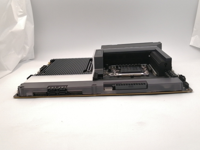 【中古】NZXT N9 Z890 N9-Z89XT-B1 Z890/L1851/ATX【ECセンター】保証期間１週間_3