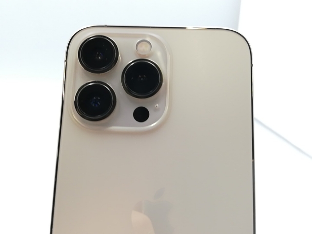 【中古】Apple docomo 【SIMフリー】 iPhone 13 Pro 128GB ゴールド MLUH3J/A【ECセンター】保証期間１ヶ月【ランクB】_6
