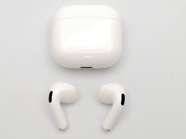 中古】Apple AirPods 4 アクティブノイズキャンセリング搭載モデル 
