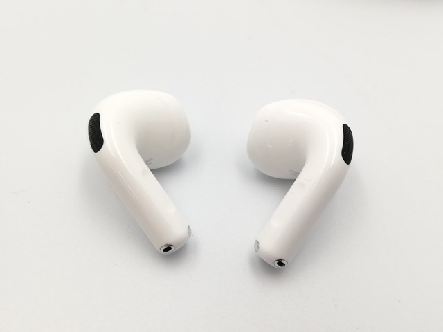 【中古】Apple AirPods 4 アクティブノイズキャンセリング搭載モデル MXP93J/A【ECセンター】保証期間１週間の通販は